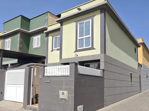 Casa en calle Isora