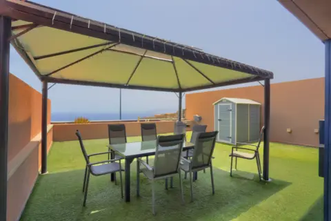 Chalet adosado en calle Tenesor