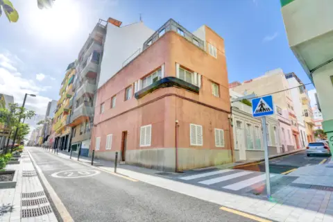 Casa adosada en calle de la Rosa, 85