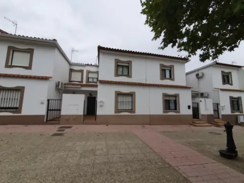 Casa adosada en calle Grecia