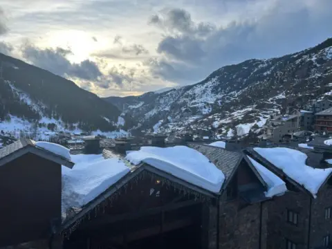 Piso en calle Camí Borda del Marticella, 28