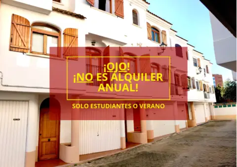 Casa adosada en Carrer de la Cullera