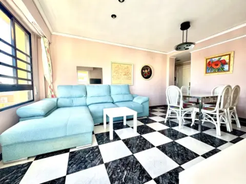 Piso en Carrer Illes Canàries