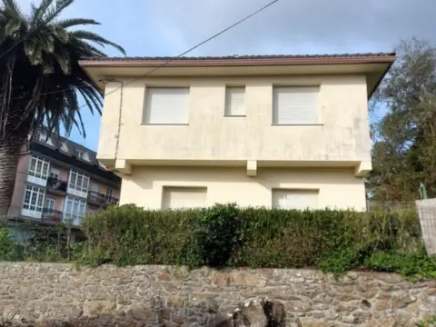 Casa en calle de Buenaventura Castro Rial