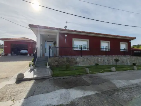 Chalet en calle Lugar de Bermún - Pereiriña