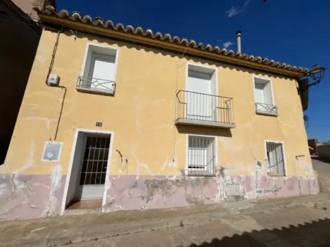 Chalet adosado en calle del Pueblo