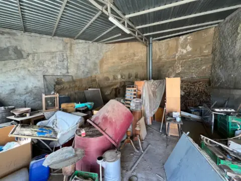 Nave industrial en calle del Pueblo