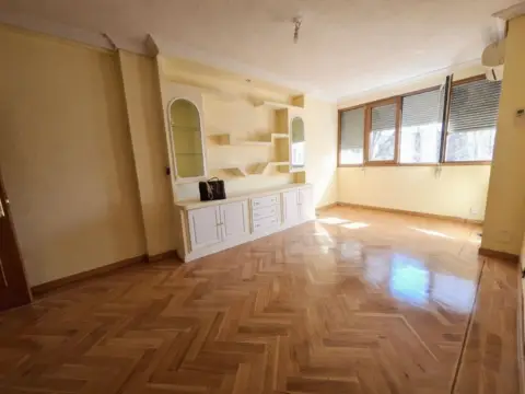 Piso en calle de Carcavilla, 4