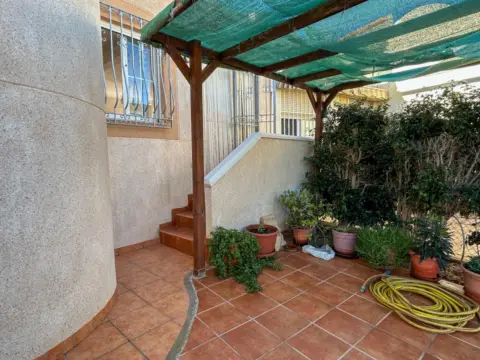 Casa pareada en calle de la Osa Mayor