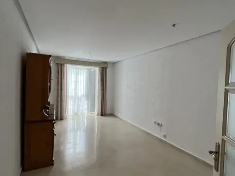 Piso en Núcleo Urbano-Urbanizaciones