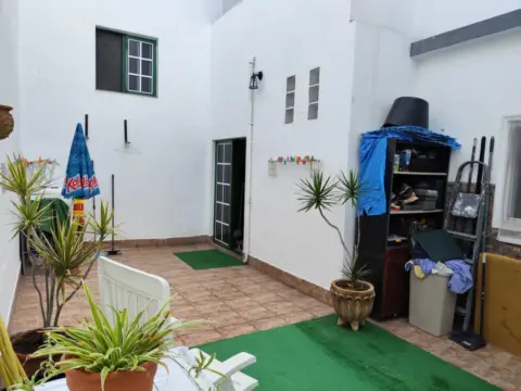 Chalet adosado en calle Juan González Trujillo, 11