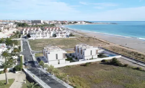 Casa adosada en Carrer de la Margarida