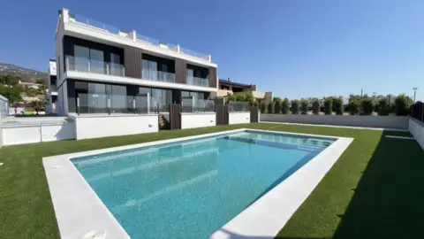 Casa adosada en Carrer de la Margarida