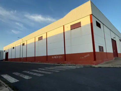 Nave comercial en Polígono Industrial de la Barca