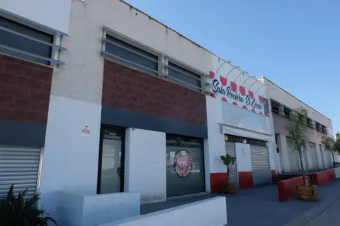 Local comercial en Avenida de Gibraleón