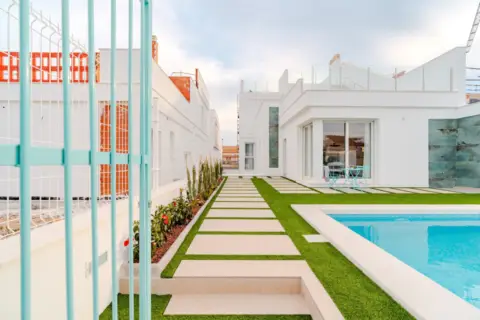 Chalet pareado en calle Los Benedictos, 1