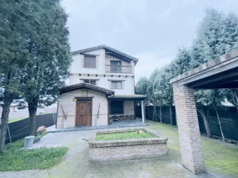 Chalet unifamiliar en calle Acacia