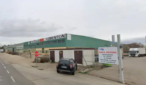 Nave comercial en Carretera Via de Servicio, nº S/N