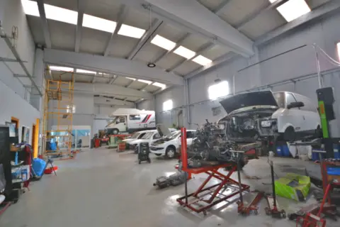 Nave industrial en Carretera Magaz, nº 1