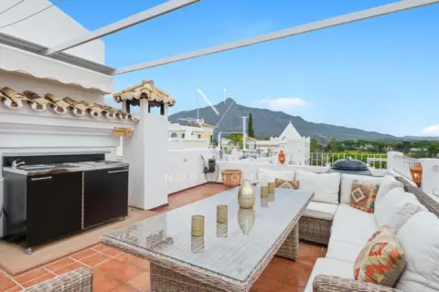 Chalet adosado en Urbanización los Altos de Aloha