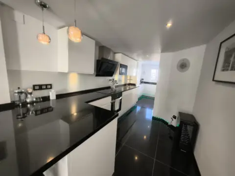 Chalet adosado en Urbanización Los Naranjos