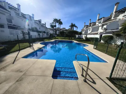 Chalet adosado en Urbanización Los Naranjos