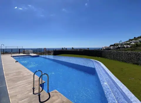 Chalet adosado en calle Pintores de Riviera