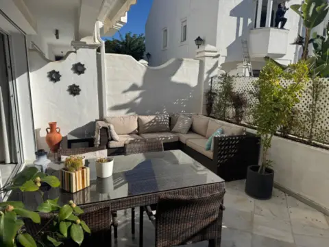 Chalet adosado en calle de Cecilia Böhl de Faber