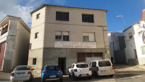 Nave comercial en calle de la Aurora, 1