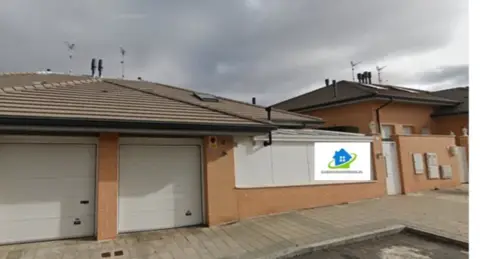 Chalet pareado en calle de la Encina, 37