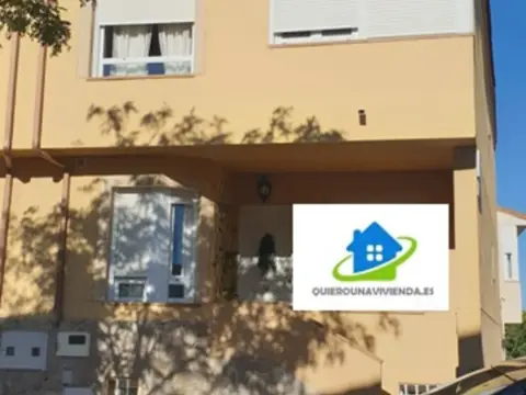 Chalet adosado en calle Emilia Pardo Bazán, nº 52