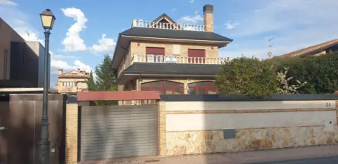 Chalet unifamiliar en calle de Carmen Laforet, 43