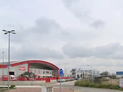 Nave comercial en Camas