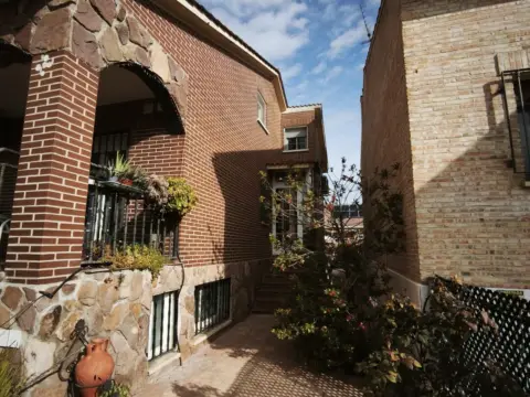 Chalet unifamiliar en calle de Azorín