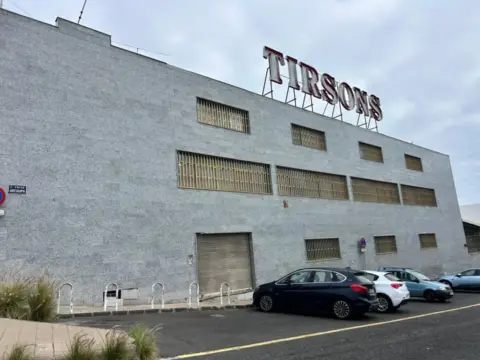 Nave industrial en calle Arequipa