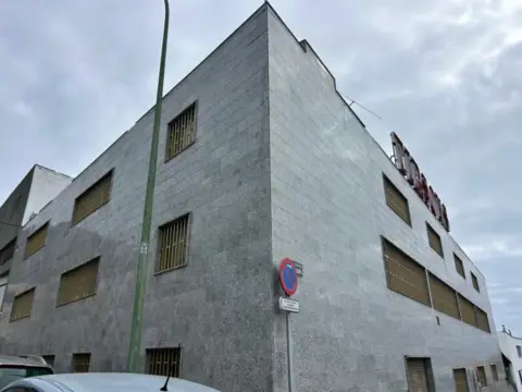 Nave industrial en calle Arequipa