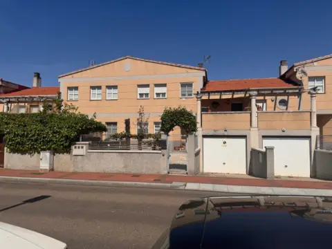 Chalet adosado en Avenida de Colón