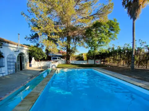 Chalet unifamiliar en Carmona