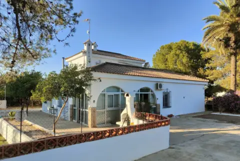 Chalet unifamiliar en Carmona