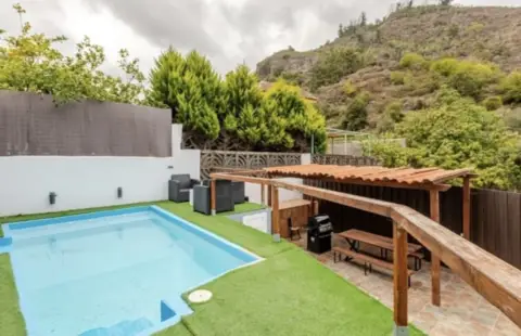 Chalet pareado en calle San Luis Gonzaga, 33
