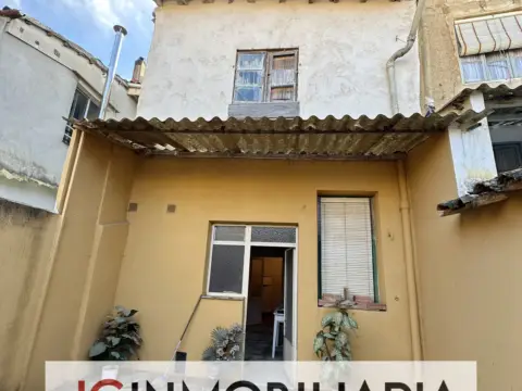 House in calle de Ángel María Llamas, 23