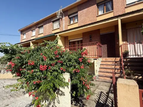 Casa en calle de Nueva de los Hoyos