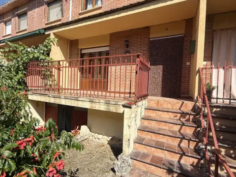 Casa en calle de Nueva de los Hoyos