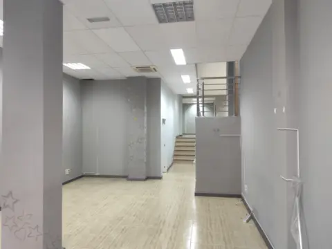 Local comercial en calle Alfredo J Jones