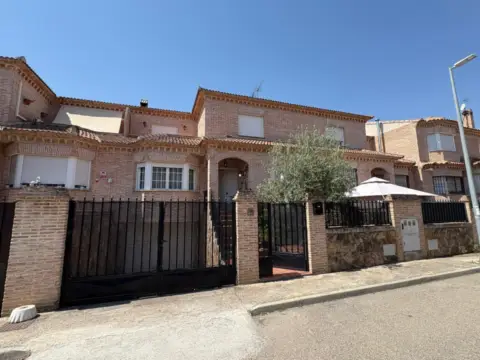 Chalet adosado en Yuncos