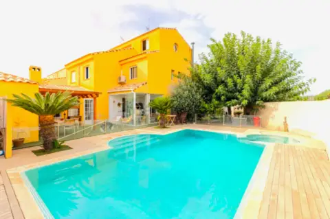 Casa pareada en La Pobla de Vallbona