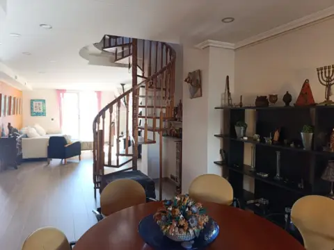 Ático en calle 8 de Marzo