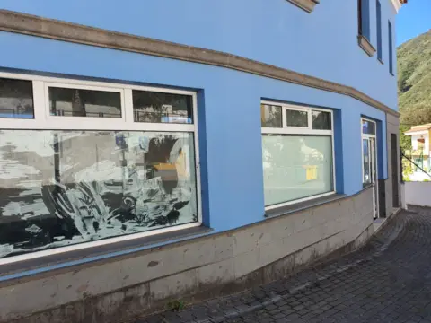 Local comercial en calle Las Casas, nº 49