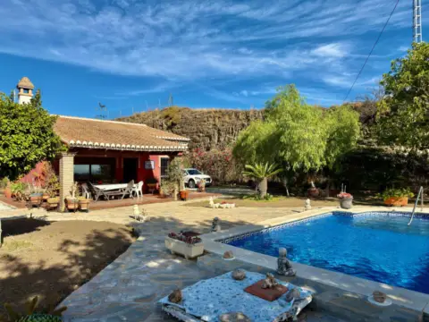 Chalet rústico en Benamocarra