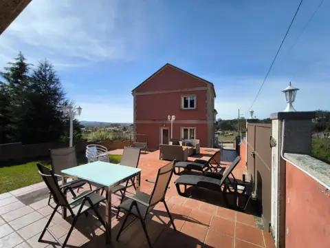 Chalet unifamiliar en Meis (San Martín)